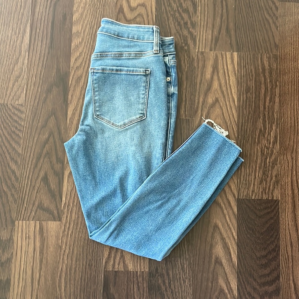 Old Navy distressed skinny jeans, size 6